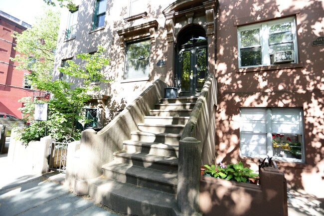 Building Photo - 416 Clinton St