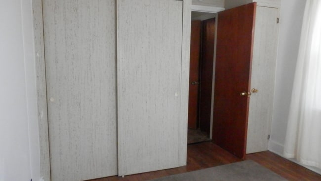 Building Photo - 403 W Market St