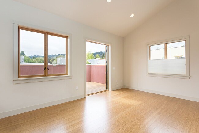 Foto del edificio - Available Unit In The Heart Of Elmwood!