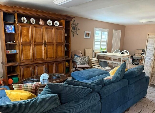 Foto del edificio - 33244 Churchill St