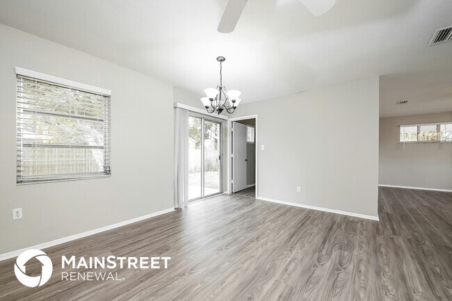 Foto del edificio - 744 Pineland Ave