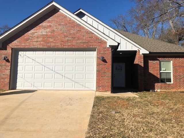 Foto principal - 1524 E Travis St