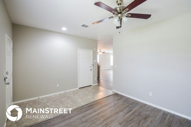 Building Photo - 11942 Fieldcrest Run