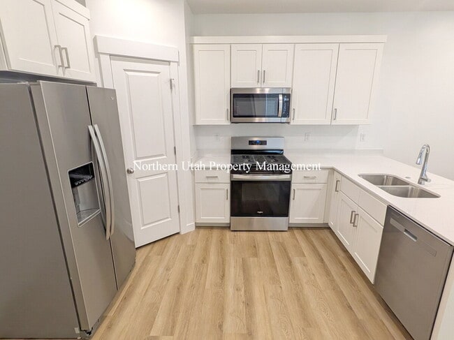Foto del edificio - New - 3 Bed, 2.5 Bath, HVAC