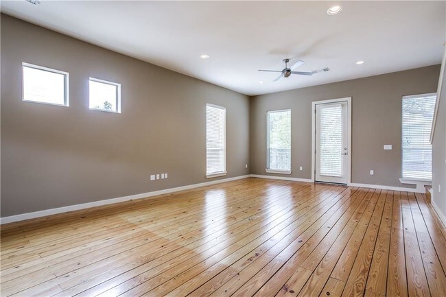 Building Photo - 1205 Kinney Ave