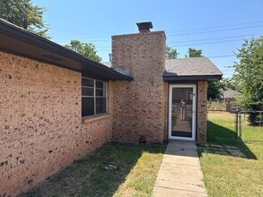 Building Photo - 4806 NW Motif Manor Blvd