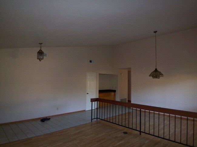 Foto del edificio - Charming 3Br/2Ba Single Story House W/3 Ca...