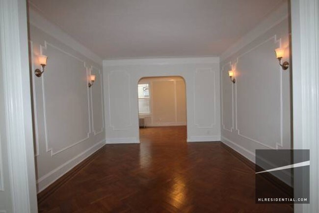Foto del edificio - 8811 Colonial Rd