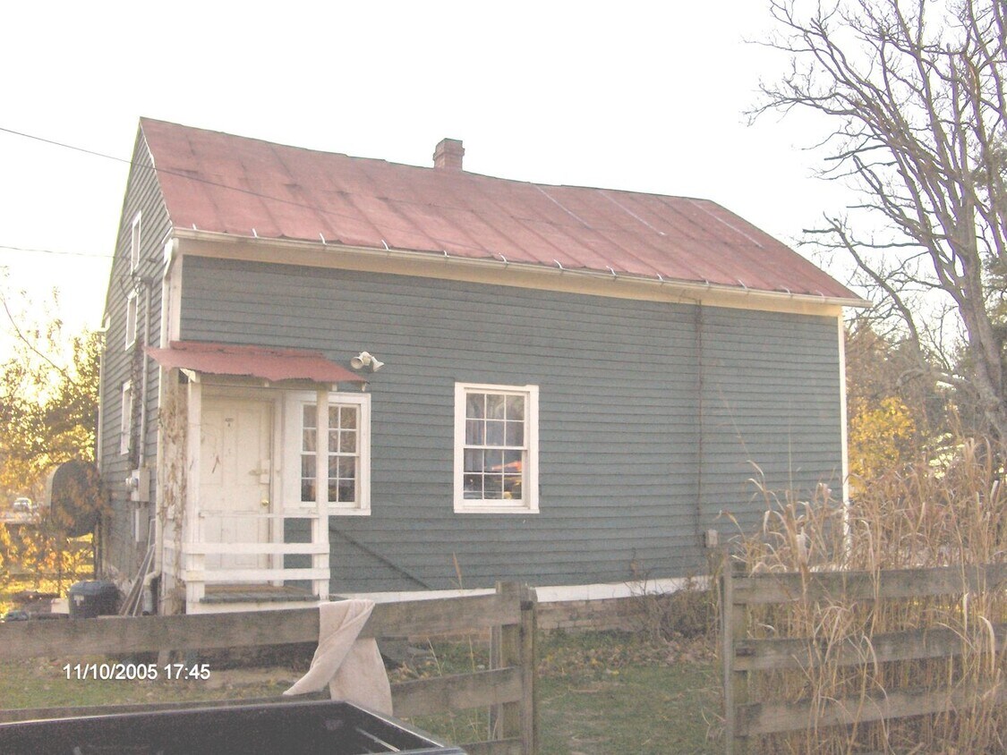 Primary Photo - 1 Bedroom 1 Bath Duplex
