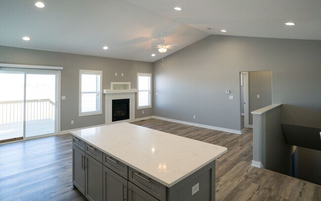 Foto del edificio - HUGE 4 Bed Home for Rent!
