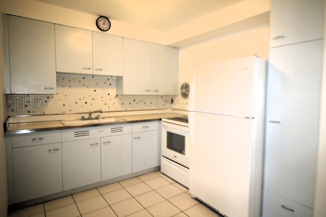 Building Photo - 210 N Kenilworth Ave