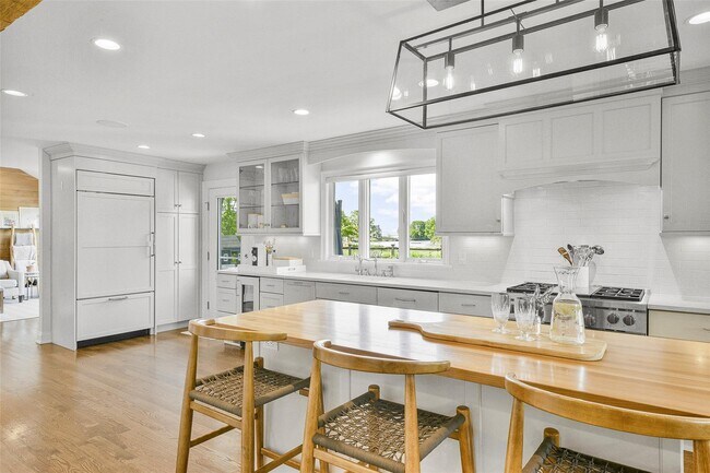 Building Photo - 685 Barrymore Ln