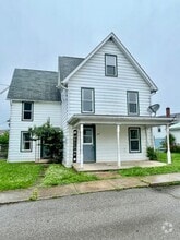 Building Photo - 121 Maple St