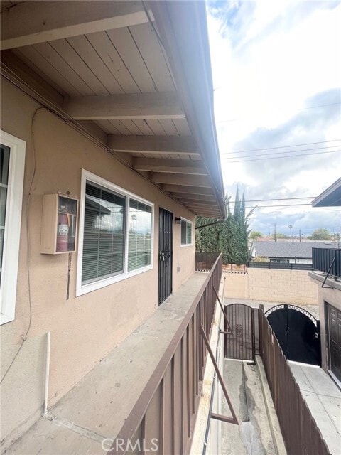 Building Photo - 911 N Vineyard Ave