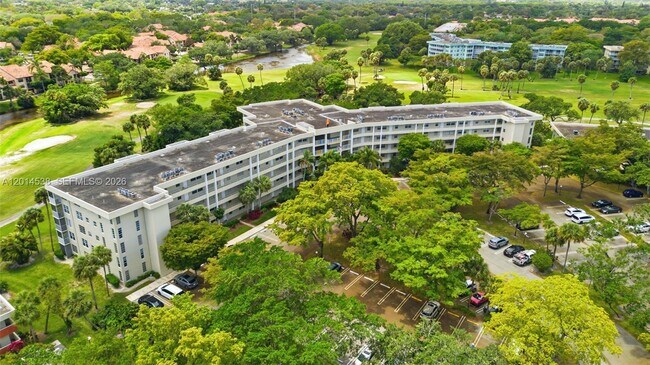 Foto del edificio - 821 Cypress Blvd