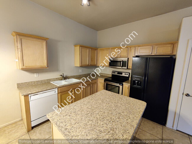 Foto del edificio - 2 Bedroom Townhome in Central Location