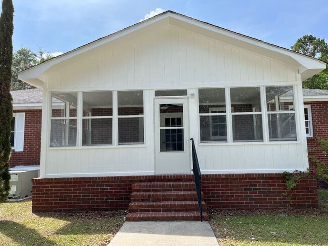 Building Photo - Perfect Mount Pleasant Location!