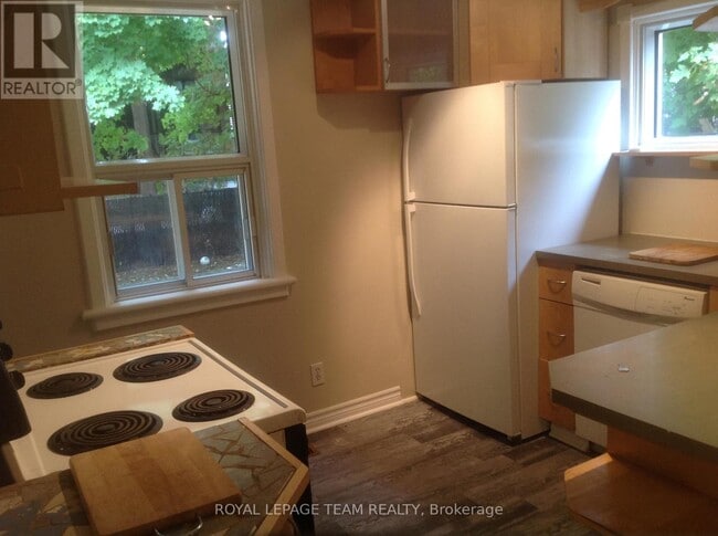 Building Photo - 614 Churchill Ave N