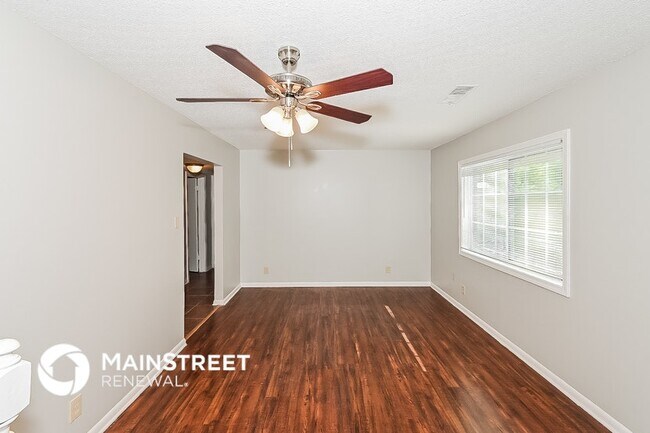 Foto del edificio - 9102 Forrest Dr