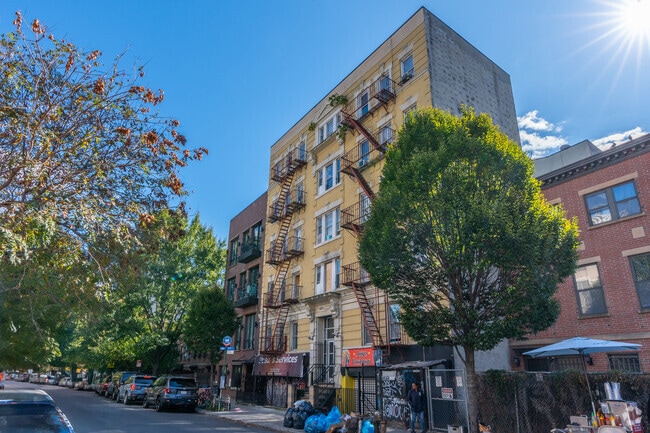 Building Photo - 392 S 5th St