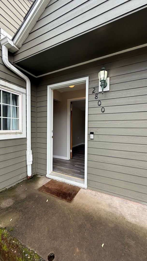 Photo - Spacious 3 bed 1 bath, big yard, pets ok, see walkthrough video House