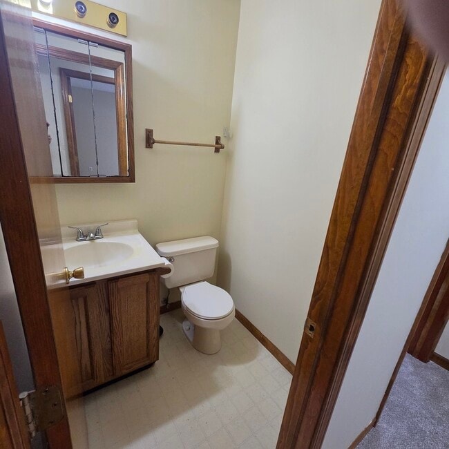 Building Photo - 852 Signature St