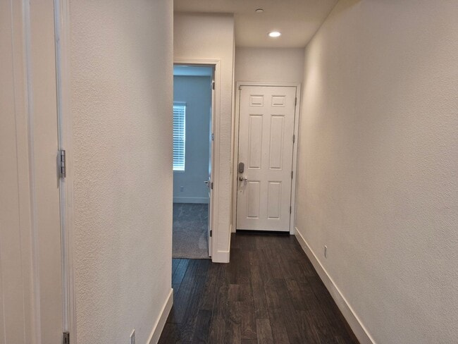 Building Photo - Adorable 4 bedroom 3 Bath with Loft