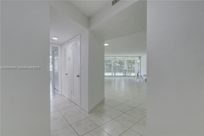 Foto del edificio - 1351 NE 191st St