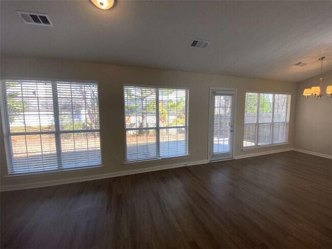 Foto del edificio - 1705 Westfield Ct NW