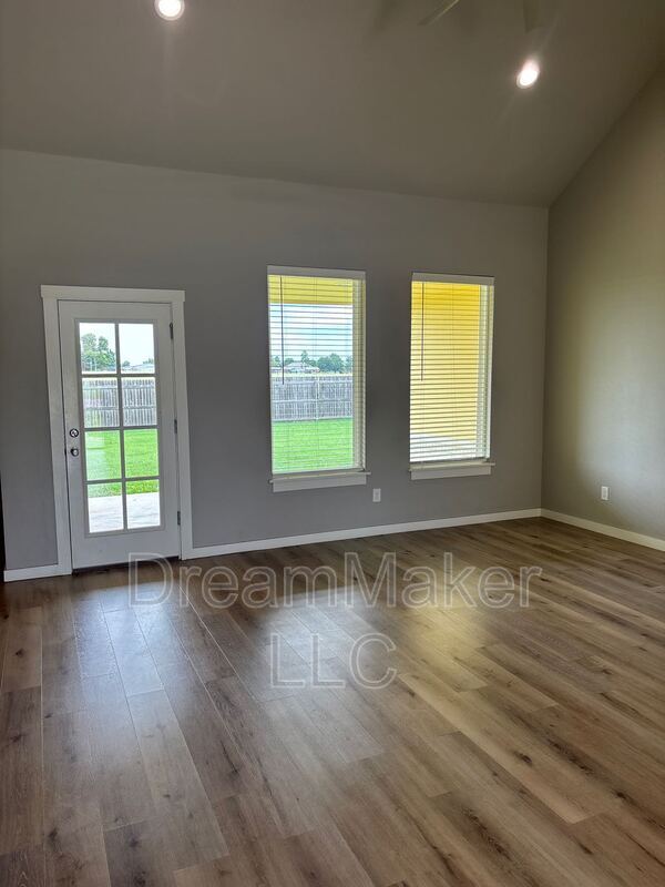 Foto del edificio - 3043 SE 34th St