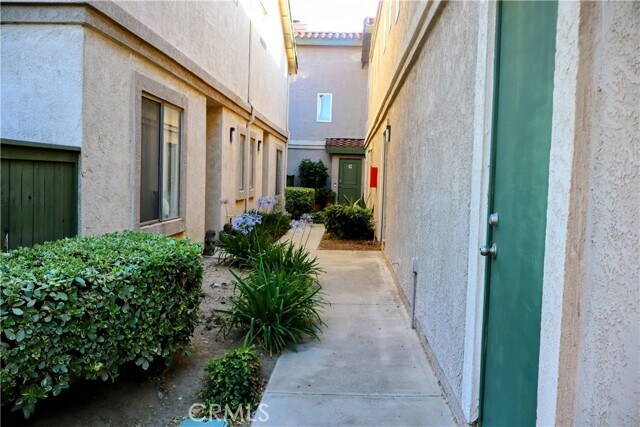 Building Photo - 8425 Sunset Trail Pl