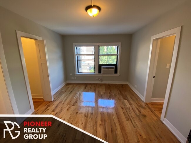 Foto del edificio - 550 W Arlington Pl