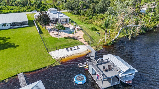 Building Photo - 1028 Lake Carrie Dr