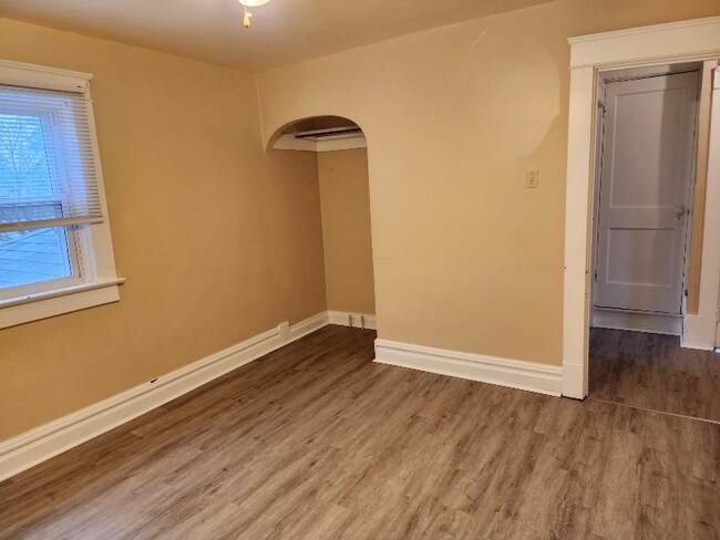Building Photo - 302 E Edgewood Ave