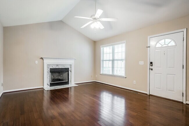 Foto del edificio - 621 Groveton Trail