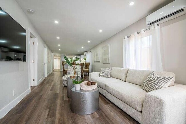 Foto del edificio - 919 NE 37th St