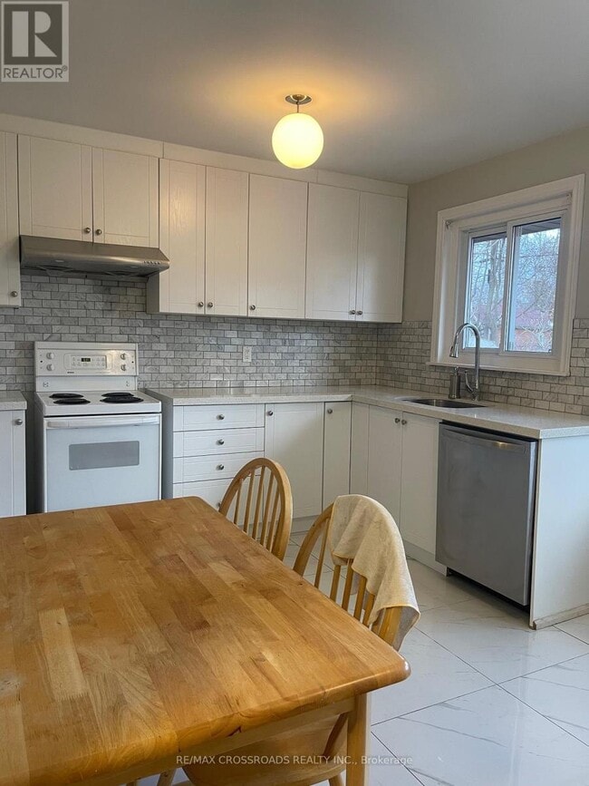Building Photo - 53 Alpaca Dr