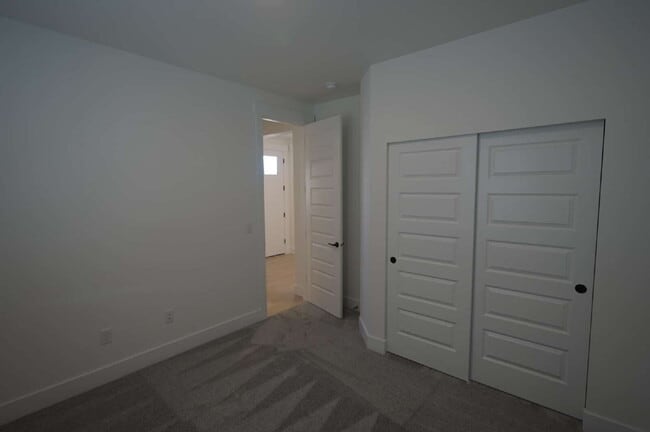 Building Photo - Beautiful New 3 Bed 2 Bath Home in Rolling Hills – Built in 2025