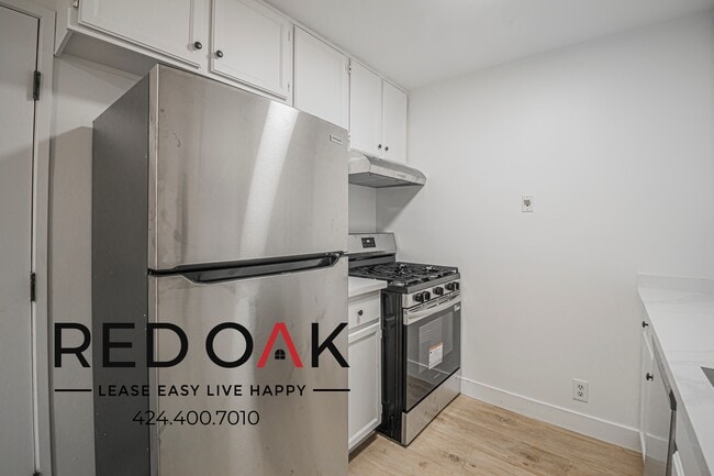 Building Photo - 4651 Cahuenga Blvd