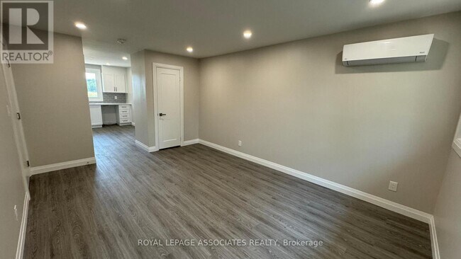 Photo du bâtiment - 98 SIXTH AVENUE