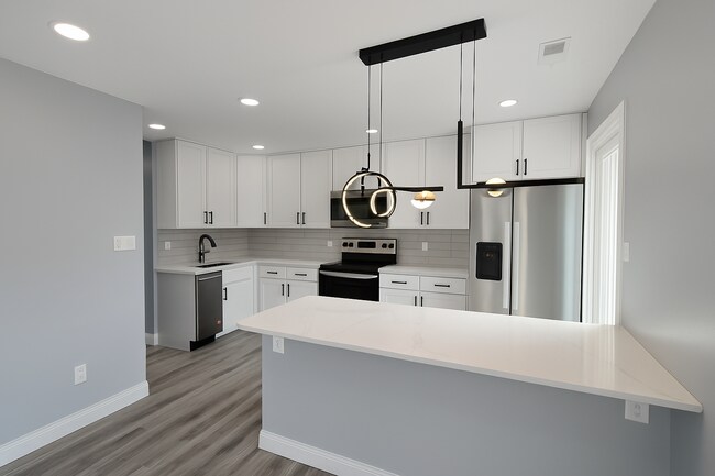 Foto del edificio - 328 Carmel Woods Dr