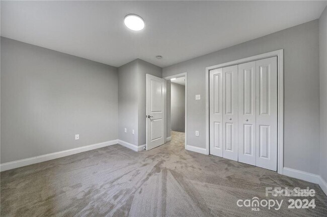 Building Photo - 1201 Green Oaks Ln