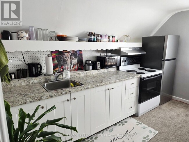 Building Photo - 623 Roosevelt Ave