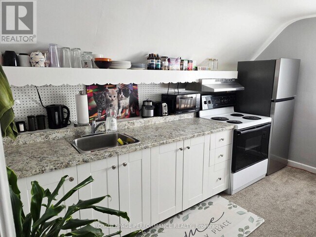 Photo du bâtiment - 623 Roosevelt Ave