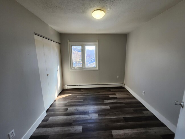Building Photo - 84 Dufferin Ave