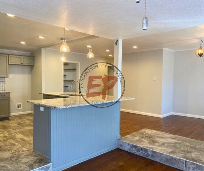 Building Photo - 3601 E Brookview Dr