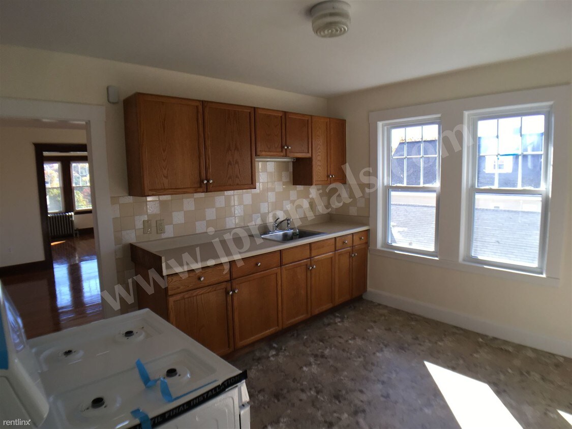 1 Winton St, Roslindale, MA 02131 Condo for Rent in Roslindale, MA