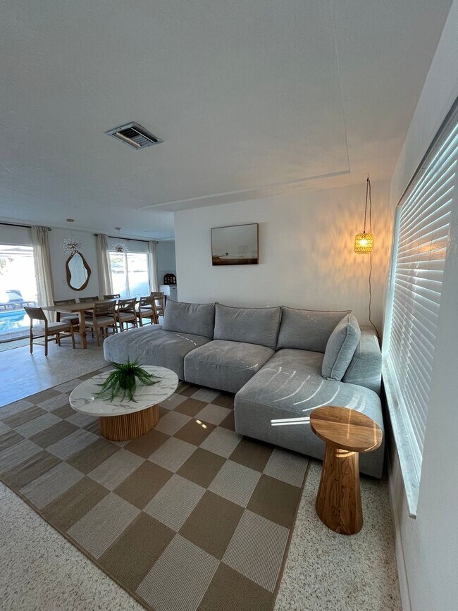 Foto del edificio - Stunning Seminole Home with Private Pool | 3 Bed / 2 Bath