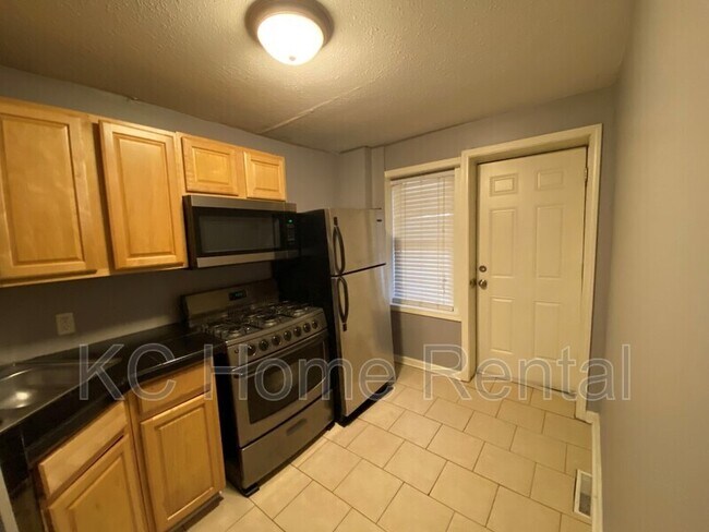 Building Photo - 1108 W 41st Terrace