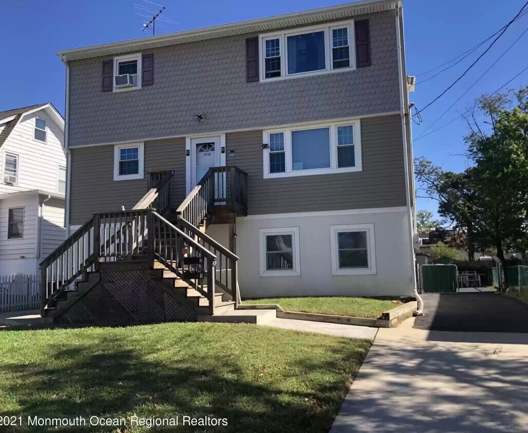 Primary Photo - 210 Carr Ave